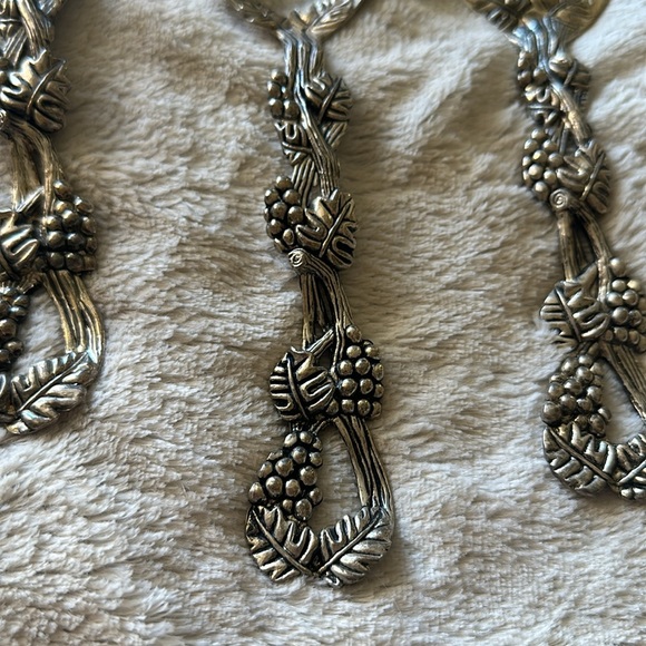 Set of 3 Vintage Silver Plate Vineyard Grape Leaves Salad Set / Spoon Fork Cake. - Picture 4 of 15